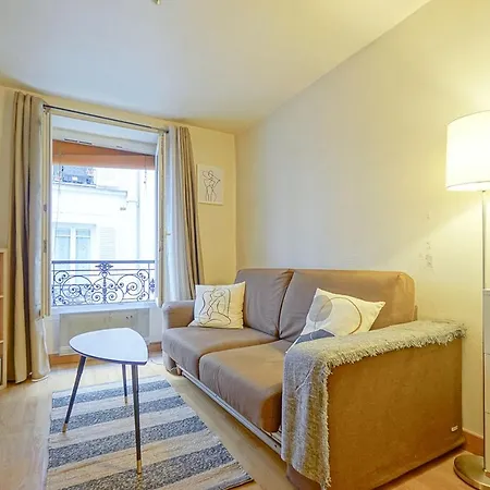 Beautiful Bright Studio Close To Monceau Park Appartamento