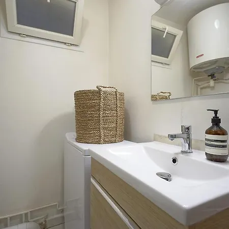 Beautiful Bright Studio Close To Monceau Park Appartamento
